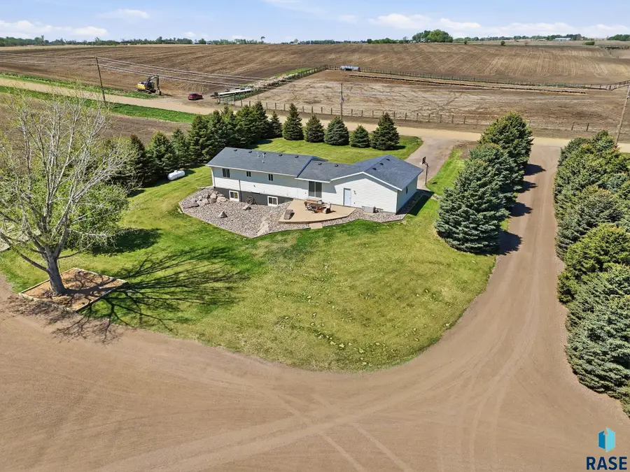 25882 Skunk Creek Ave, Hartford, SD 57033 - #2