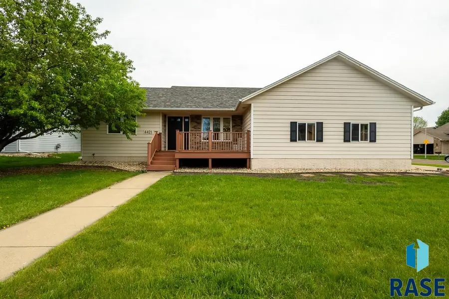 4421 E 38th St, Sioux Falls, SD 57103 - #2