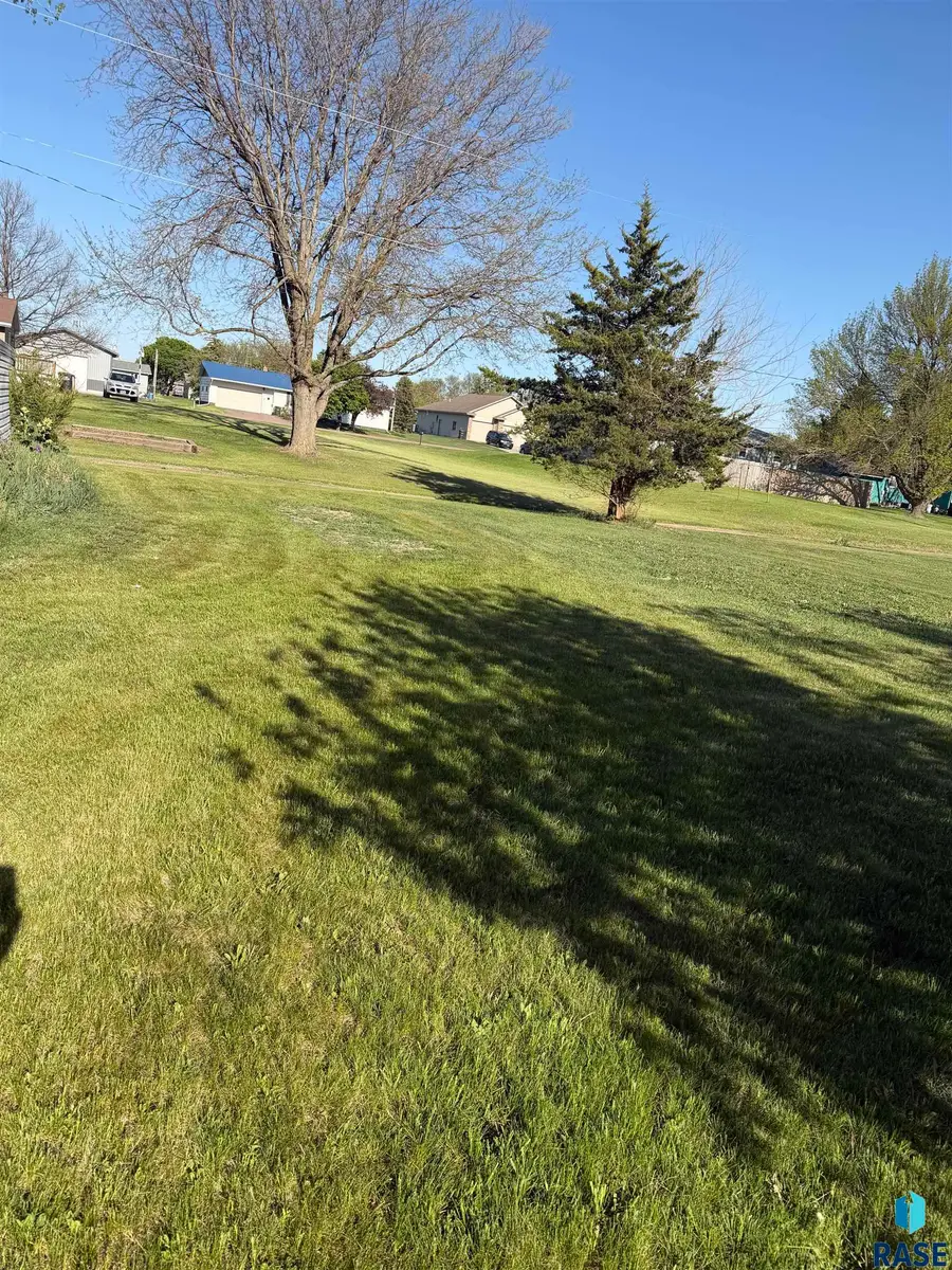 204 S East St, Menno, SD 57045 - #2