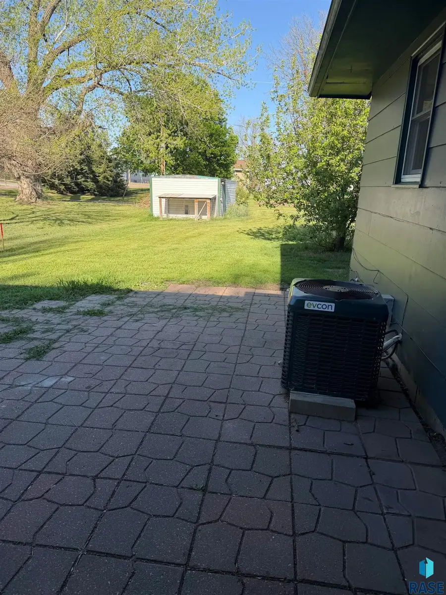 204 S East St, Menno, SD 57045 - #3