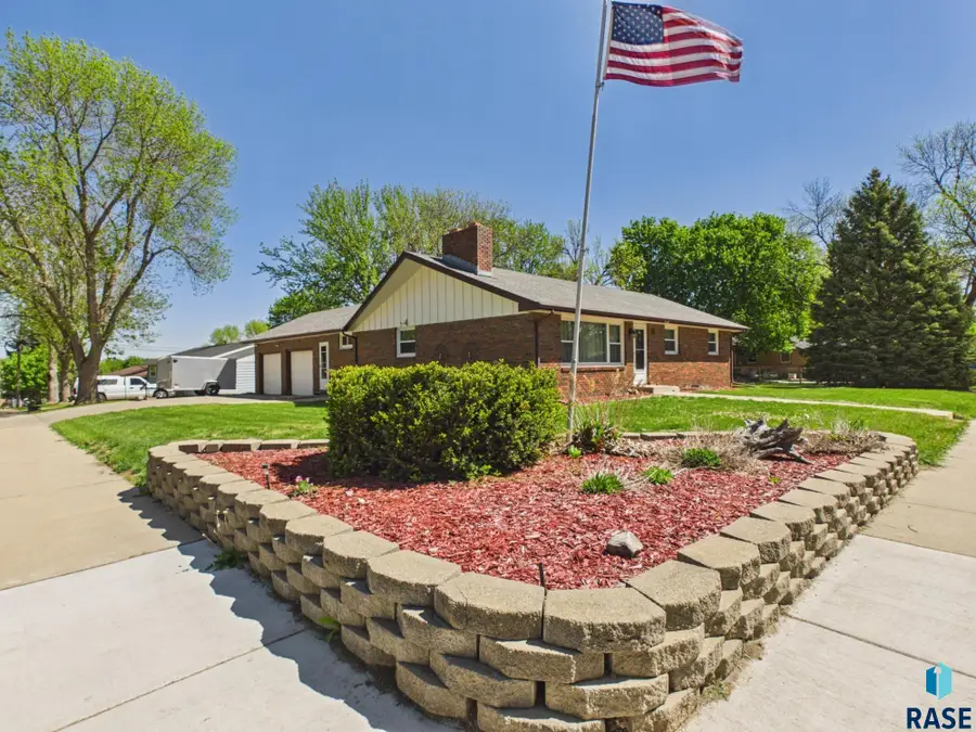 5608 W 32nd St, Sioux Falls, SD 57106 - #2