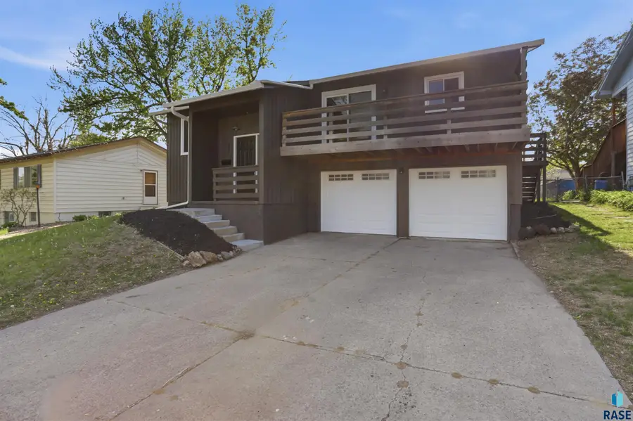937 S Harrington Ave, Sioux Falls, SD 57103 - #2