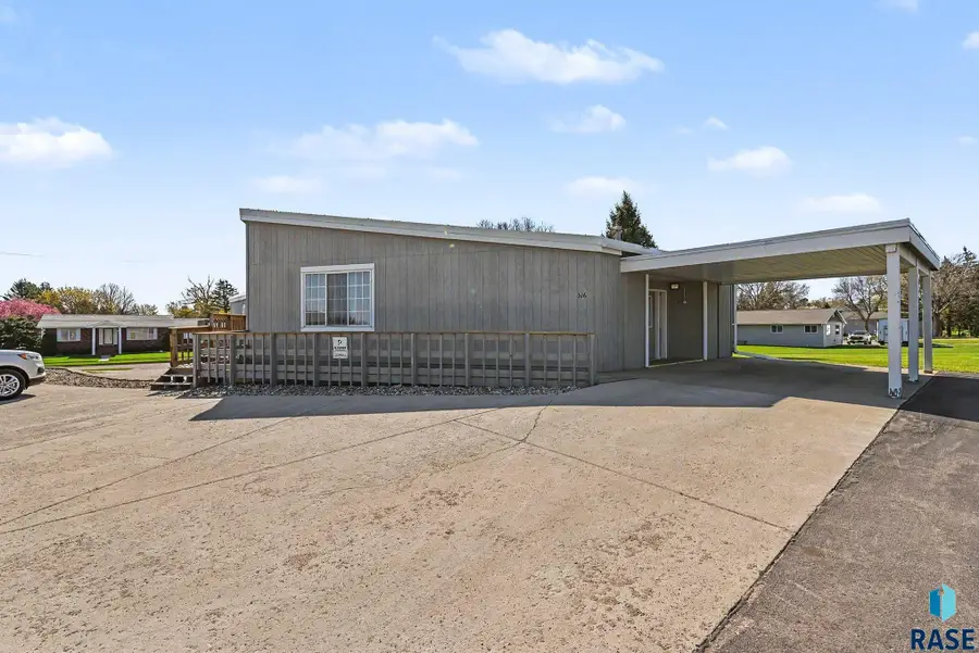 516 N Highland Ave, Madison, SD 57042 - #3