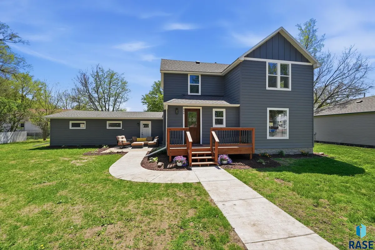 446 E 2nd St, Parker, SD 57053 - #1