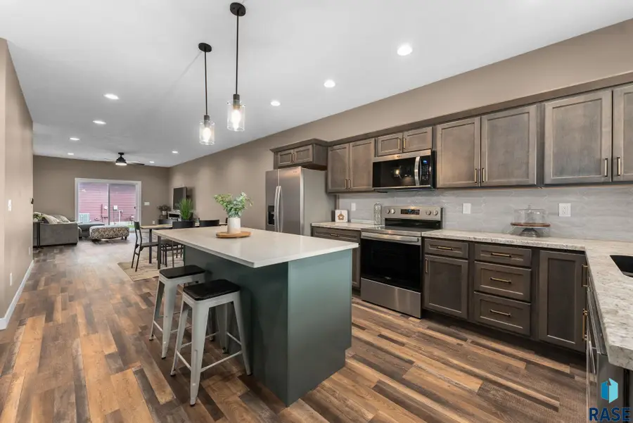 704 N Clark St, Lennox, SD 57039 - #2