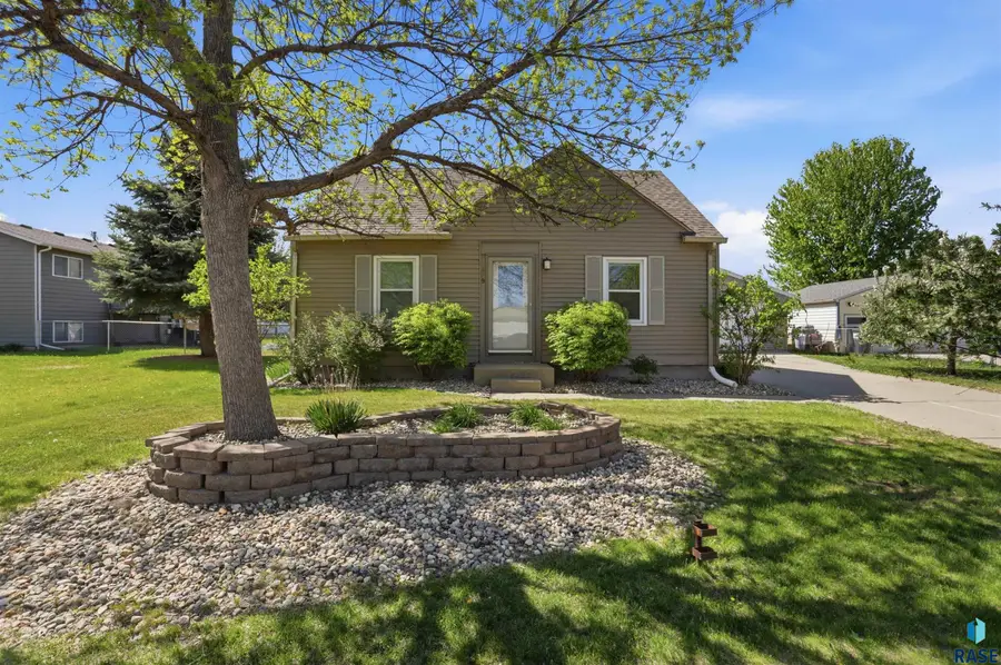 809 E Presentation St, Sioux Falls, SD 57104 - #2