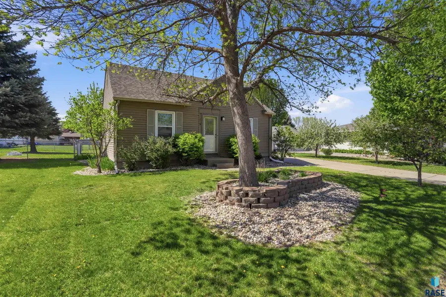 809 E Presentation St, Sioux Falls, SD 57104 - #3