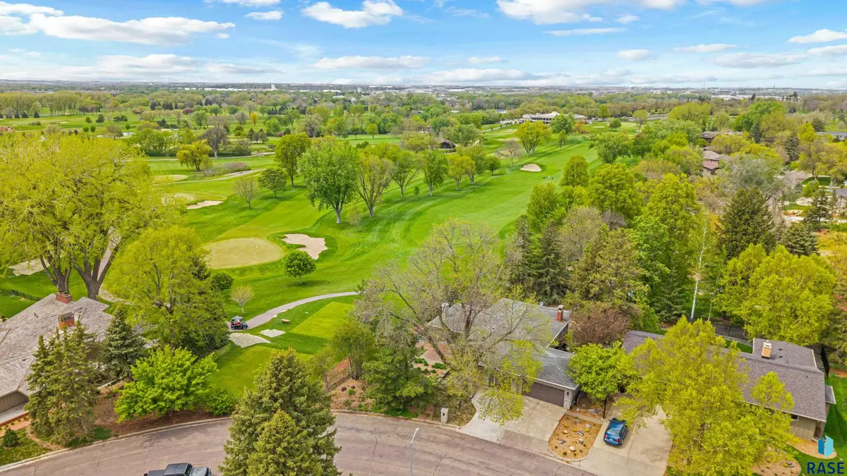 3030 W Donahue Dr, Sioux Falls, SD 57105 - #1