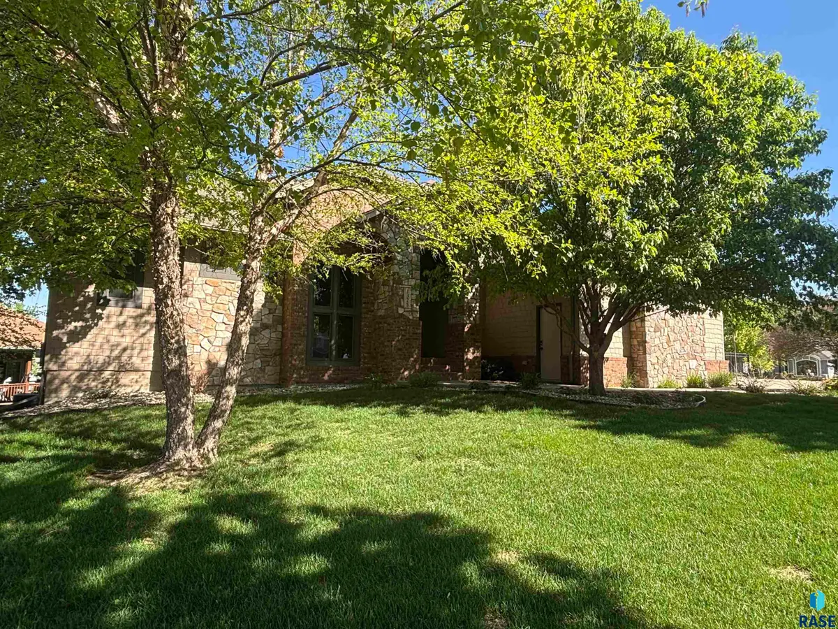 1325 W Wicklow Ct, Sioux Falls, SD 57108 - #1