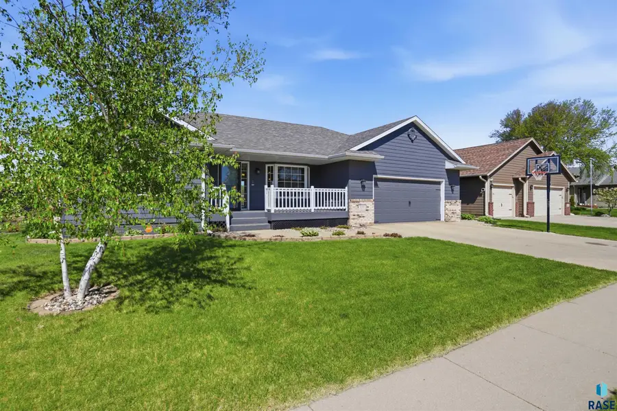 5205 S Donegal Ave, Sioux Falls, SD 57106 - #2