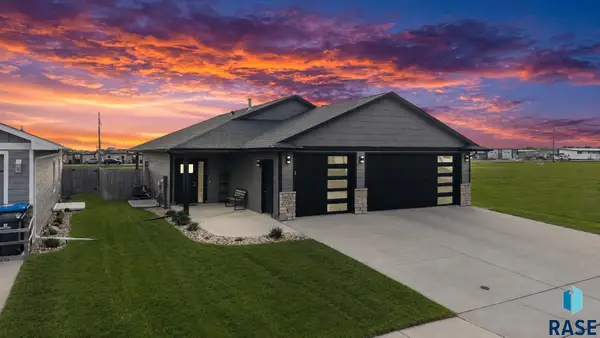 229 Devitt Dr, Harrisburg, SD 57032