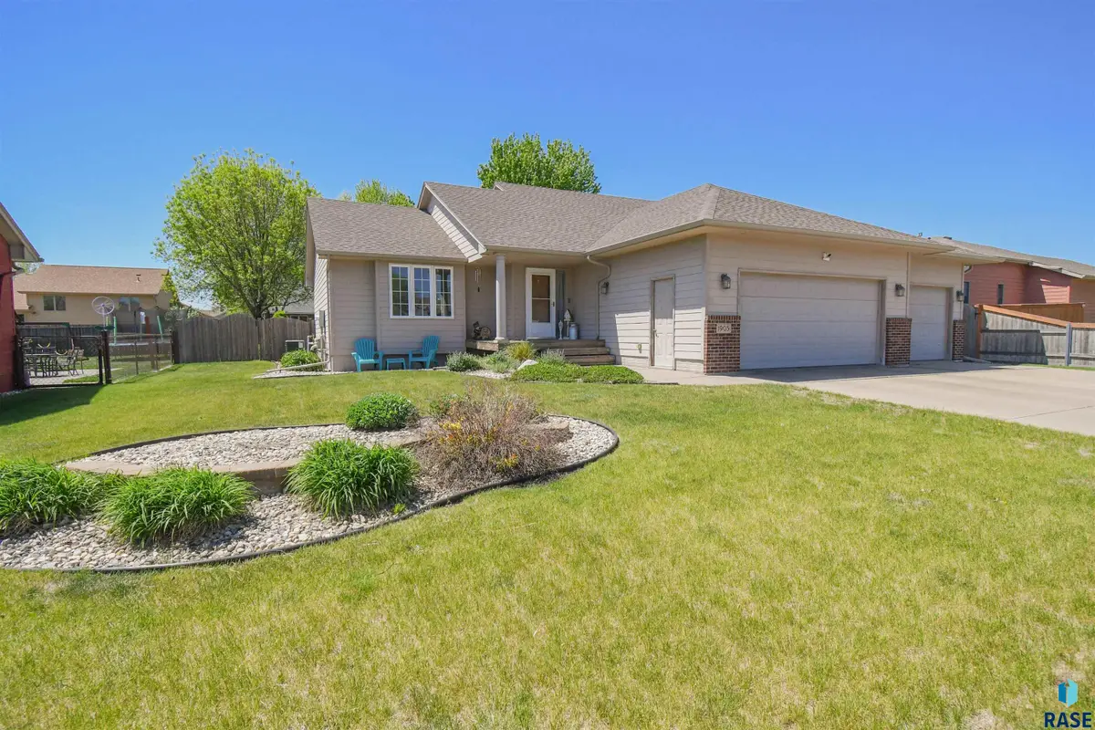 1905 S Wheatland Ave, Sioux Falls, SD 57106 - #1
