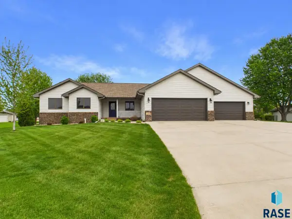 1108 Sunnyside Ct, Mitchell, SD 57301