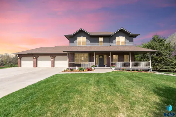 909 S Fawn Ct, Sioux Falls, SD 57110