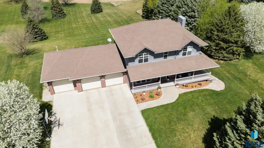 909 S Fawn Ct, Sioux Falls, SD 57110 - #2