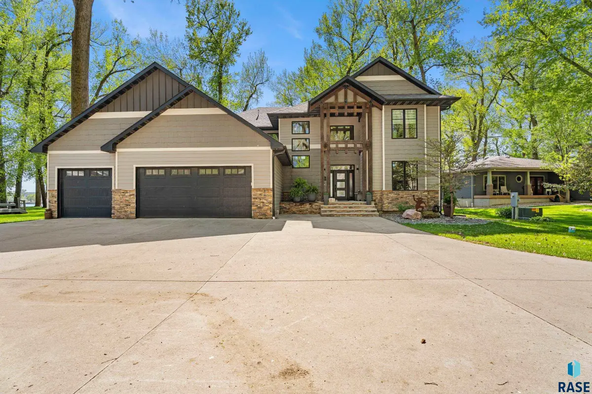 32197 Ponderson Dr, Vermillion, SD 57069 - #1