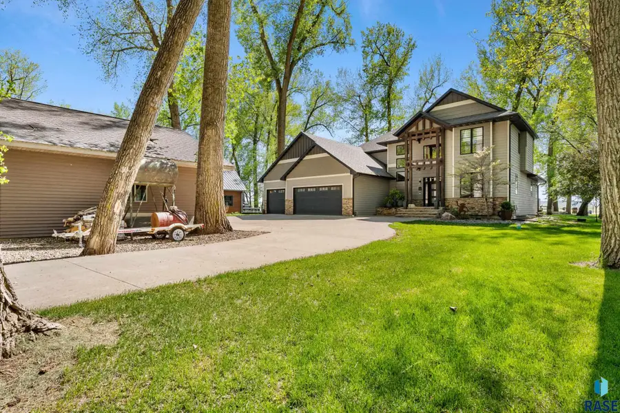 32197 Ponderson Dr, Vermillion, SD 57069 - #2