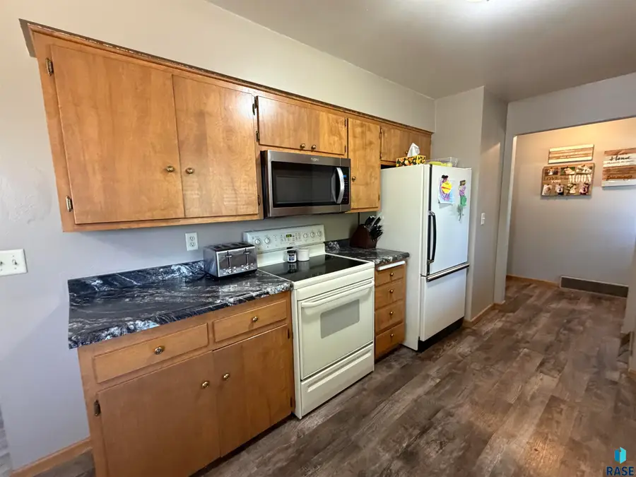 610 W Elizabeth St, Edgerton, MN 56128 - #3