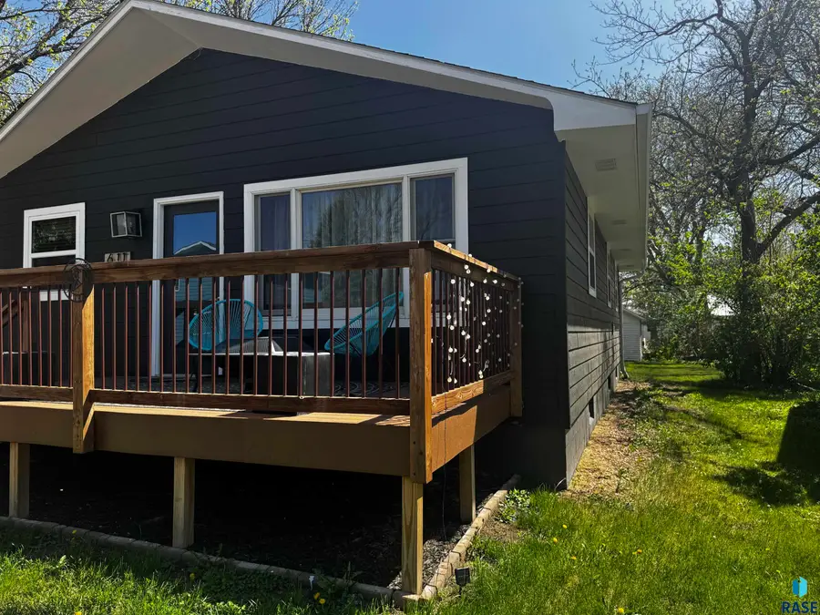 611 E 3rd St, Bridgewater, SD 57319 - #2