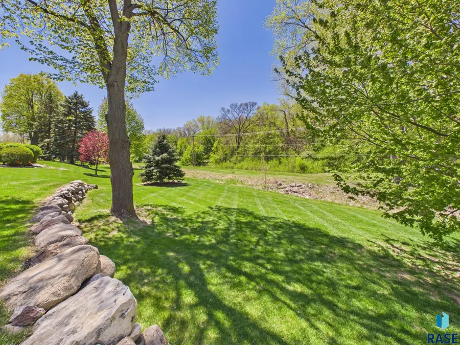 4307 S Townpark Pl, Sioux Falls, SD 57105 - #2