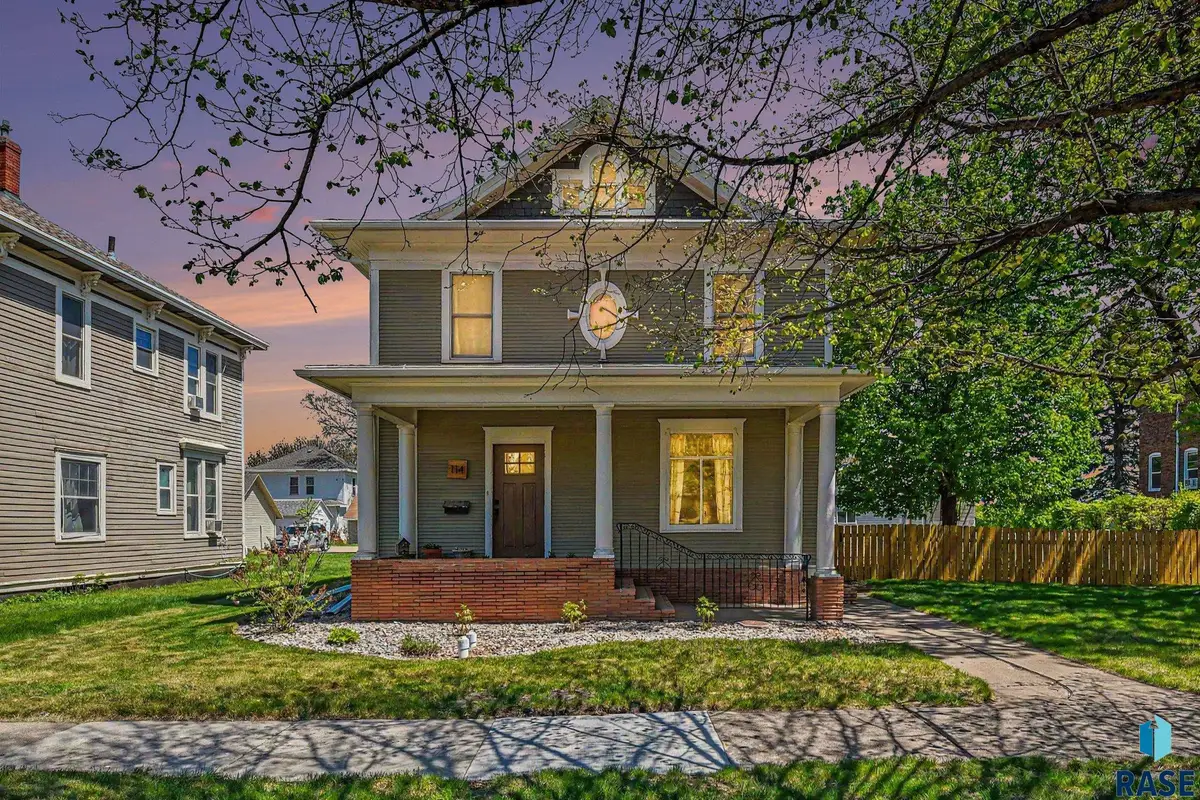 114 N Josephine Ave, Madison, SD 57042 - #1