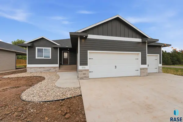 1016 Birch St, Harrisburg, SD 57032