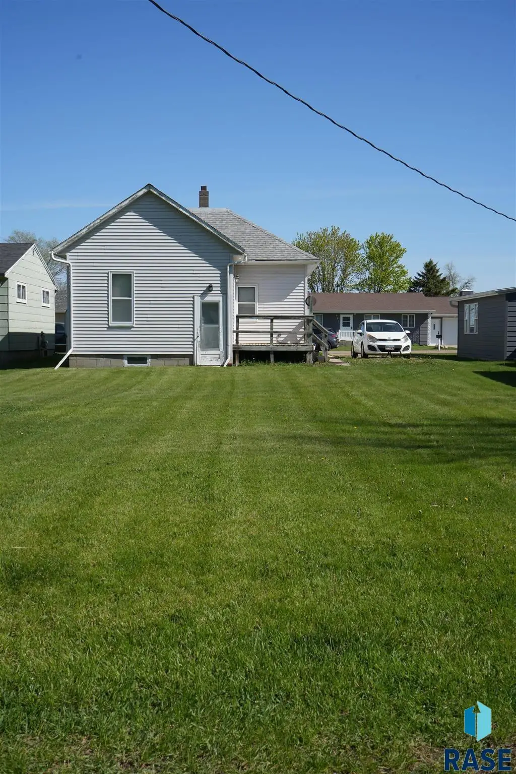608 E Maple St, Parkston, SD 57366 - #1