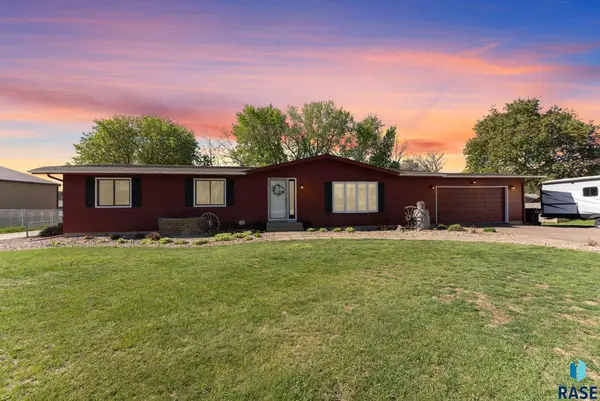 1821 E 34th St N, Sioux Falls, SD 57104