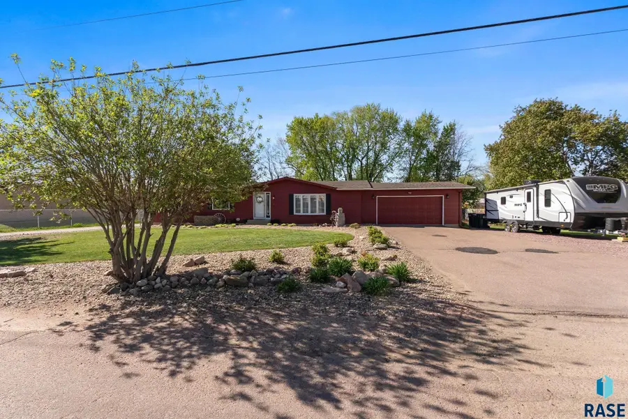 1821 E 34th St N, Sioux Falls, SD 57104 - #3