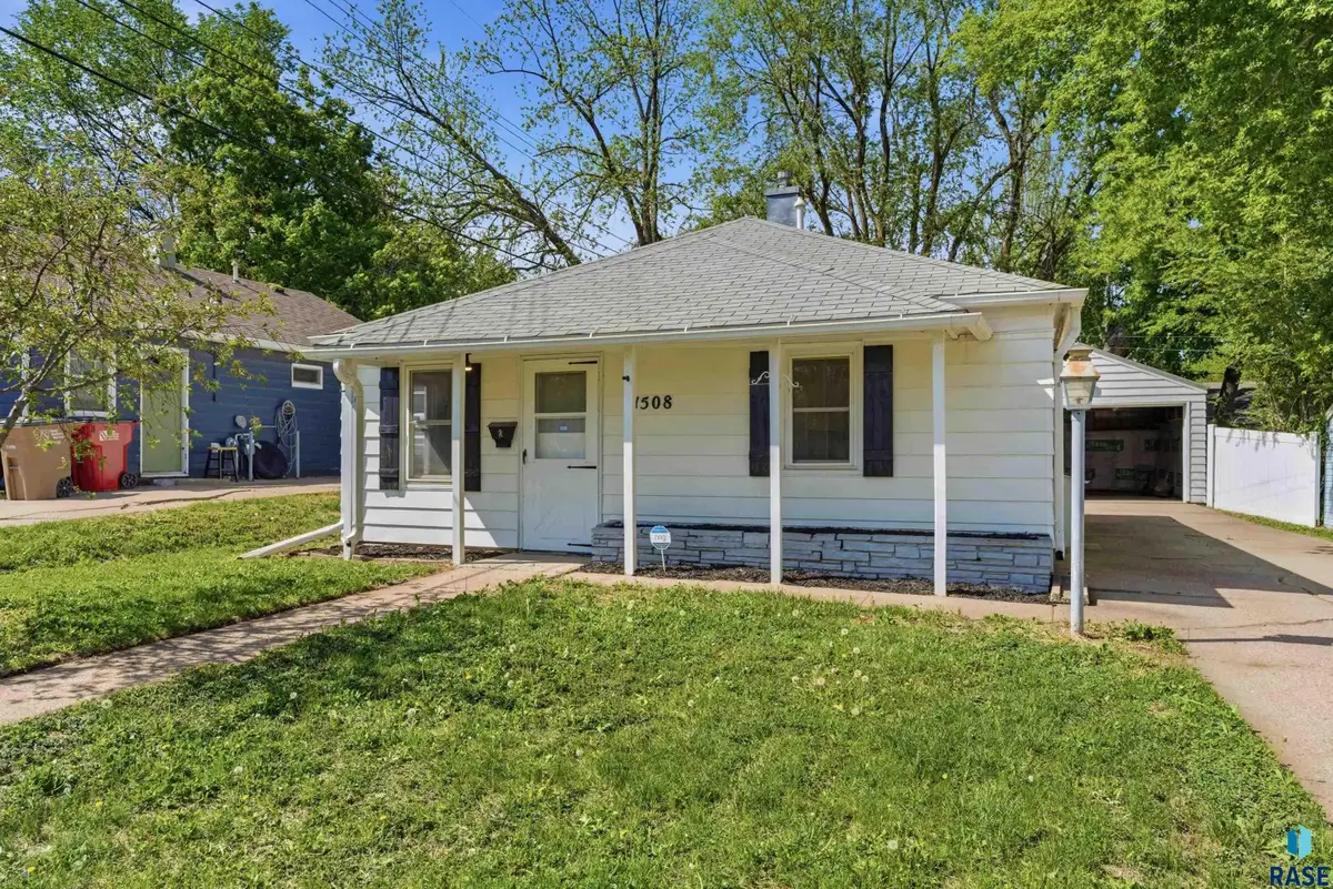 1508 W 28th St, Sioux Falls, SD 57105 - #1