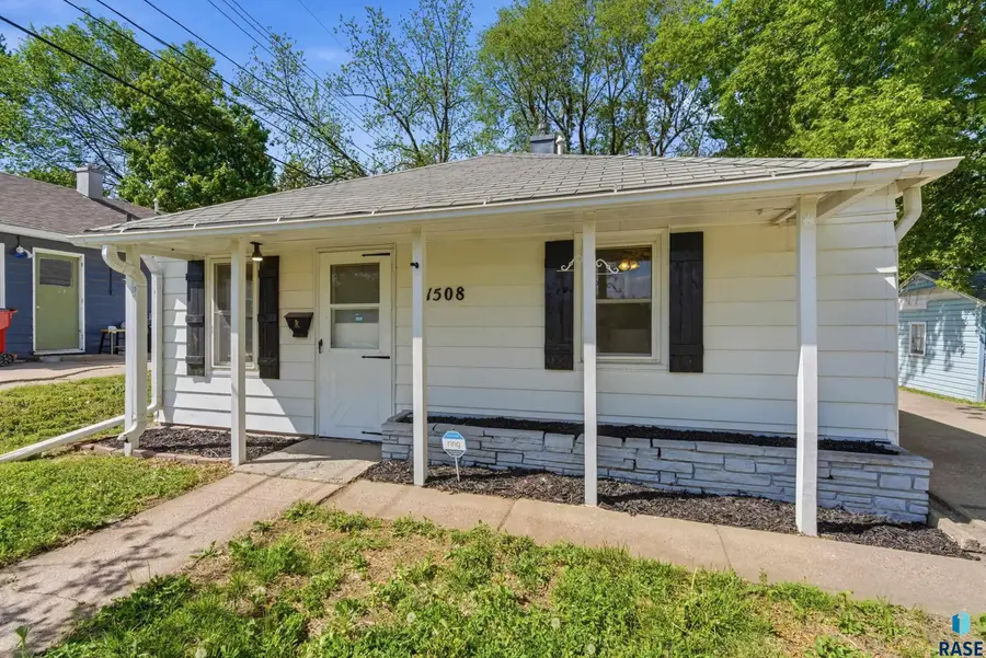 1508 W 28th St, Sioux Falls, SD 57105 - #3