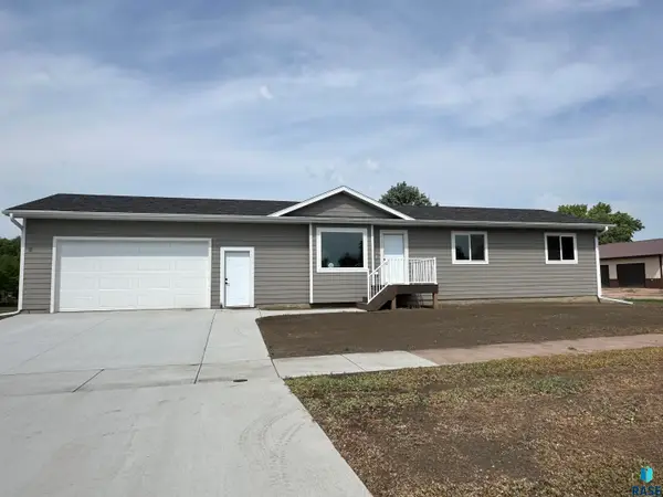 111 N Minnie St, Howard, SD 57349