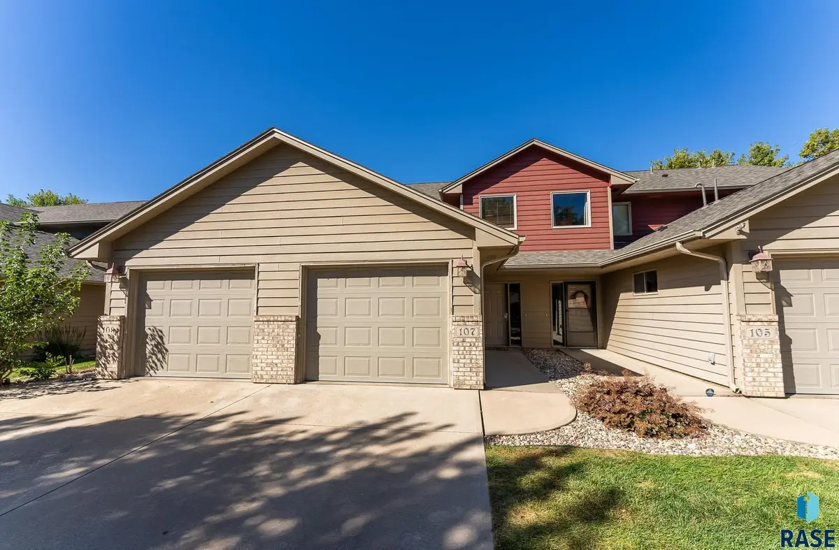 107 Emmett Trl, Harrisburg, SD 57032 - #1
