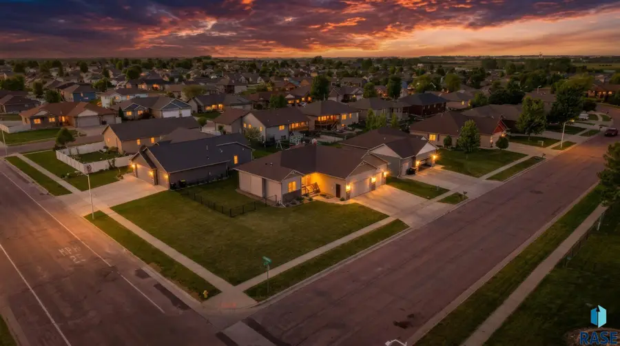 811 S Discovery Ave, Sioux Falls, SD 57106 - #2