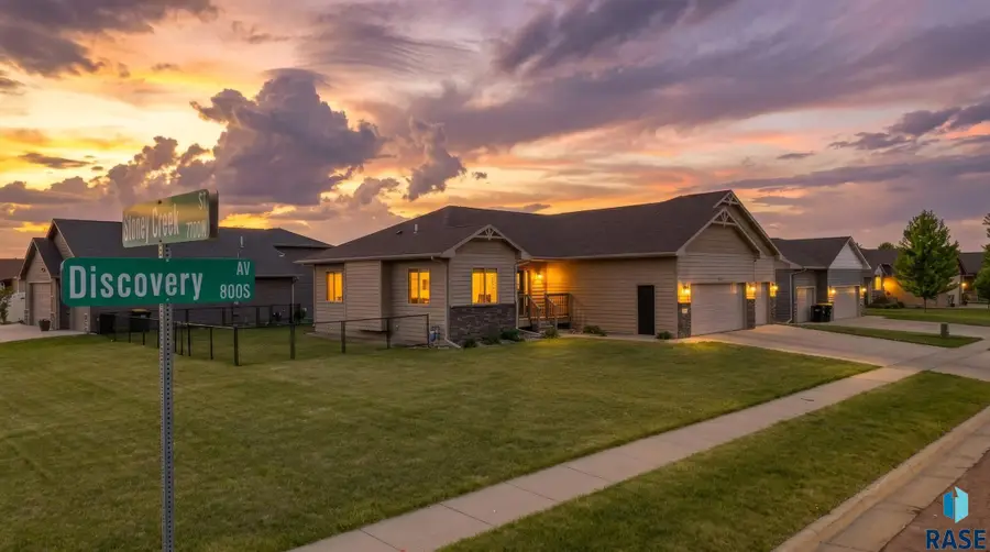 811 S Discovery Ave, Sioux Falls, SD 57106 - #3