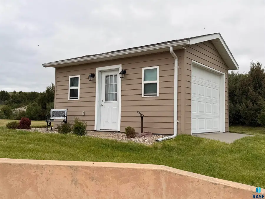 106 Elm St, Oacoma, SD 57365 - #3