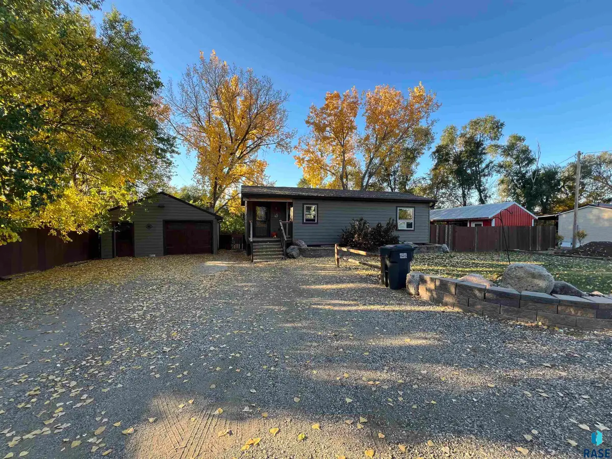 409 W 2nd St, Oacoma, SD 57365 - #1