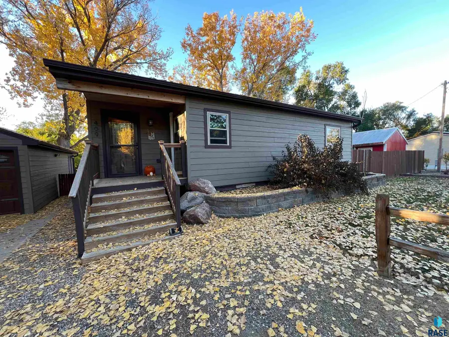 409 W 2nd St, Oacoma, SD 57365 - #2