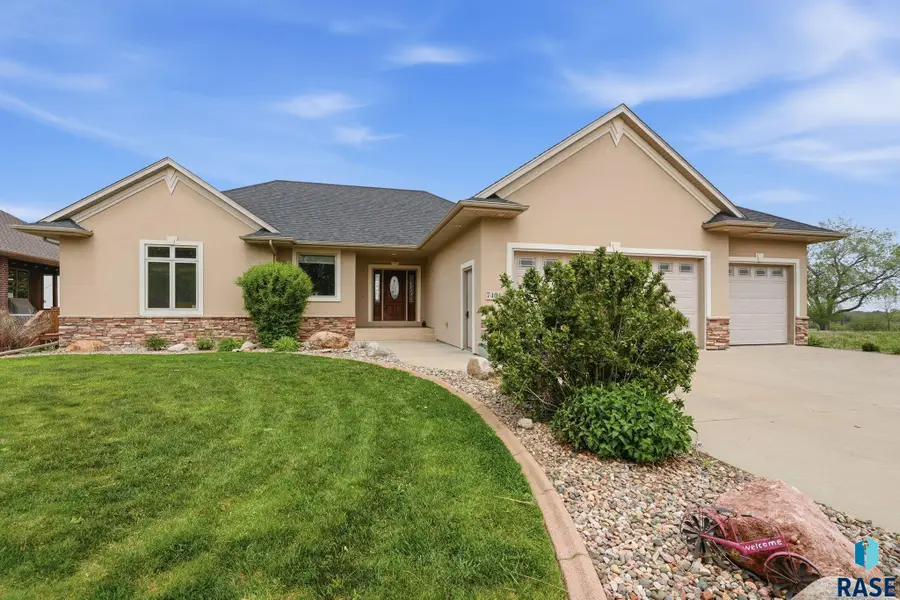 7404 W 15th St, Sioux Falls, SD 57106 - #2