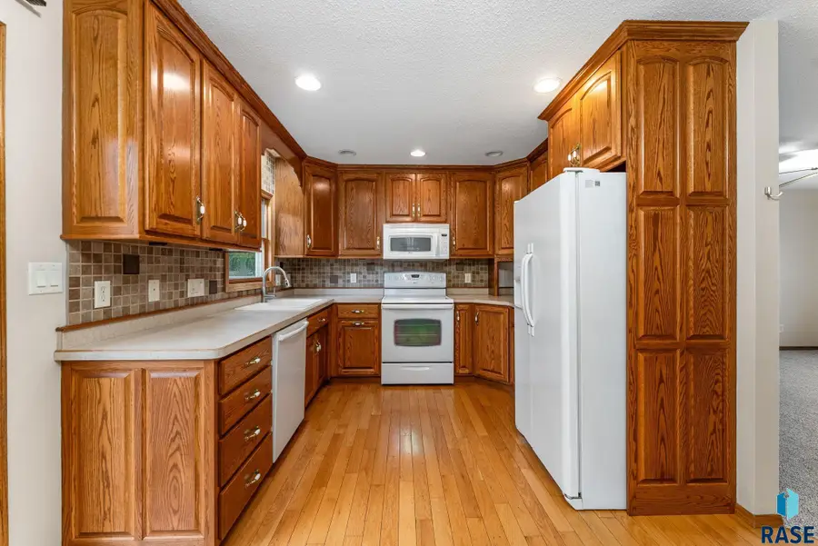 344 N Holiday Ave, Sioux Falls, SD 57103 - #2