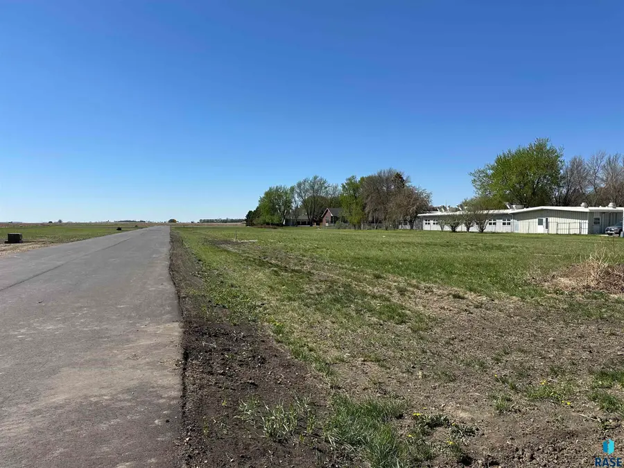 7 S Alfalfa St, Menno, SD 57045 - #3