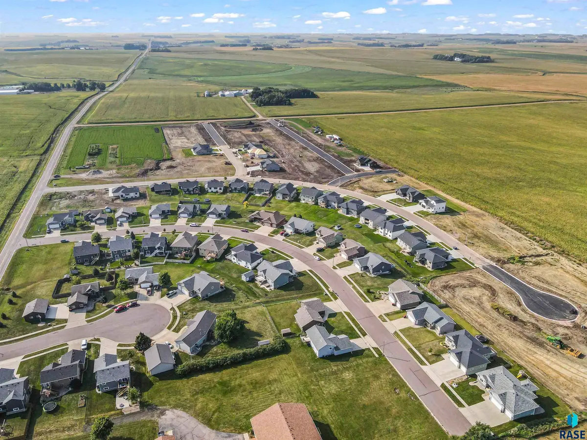 1008 Sundance St, Valley Springs, SD 57068 - #1