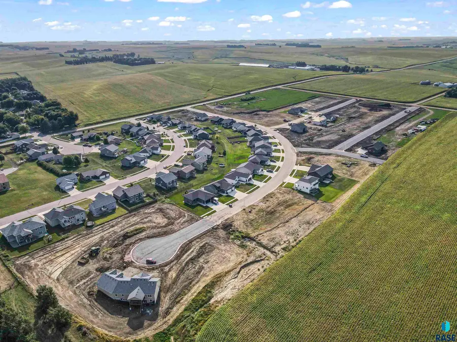 1008 Sundance St, Valley Springs, SD 57068 - #2