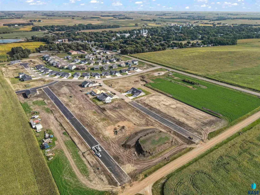 1008 Sundance St, Valley Springs, SD 57068 - #3
