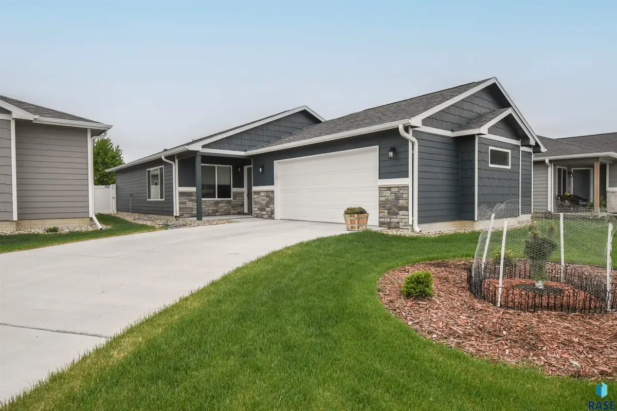 4609 W 34th St N, Sioux Falls, SD 57107 - #1