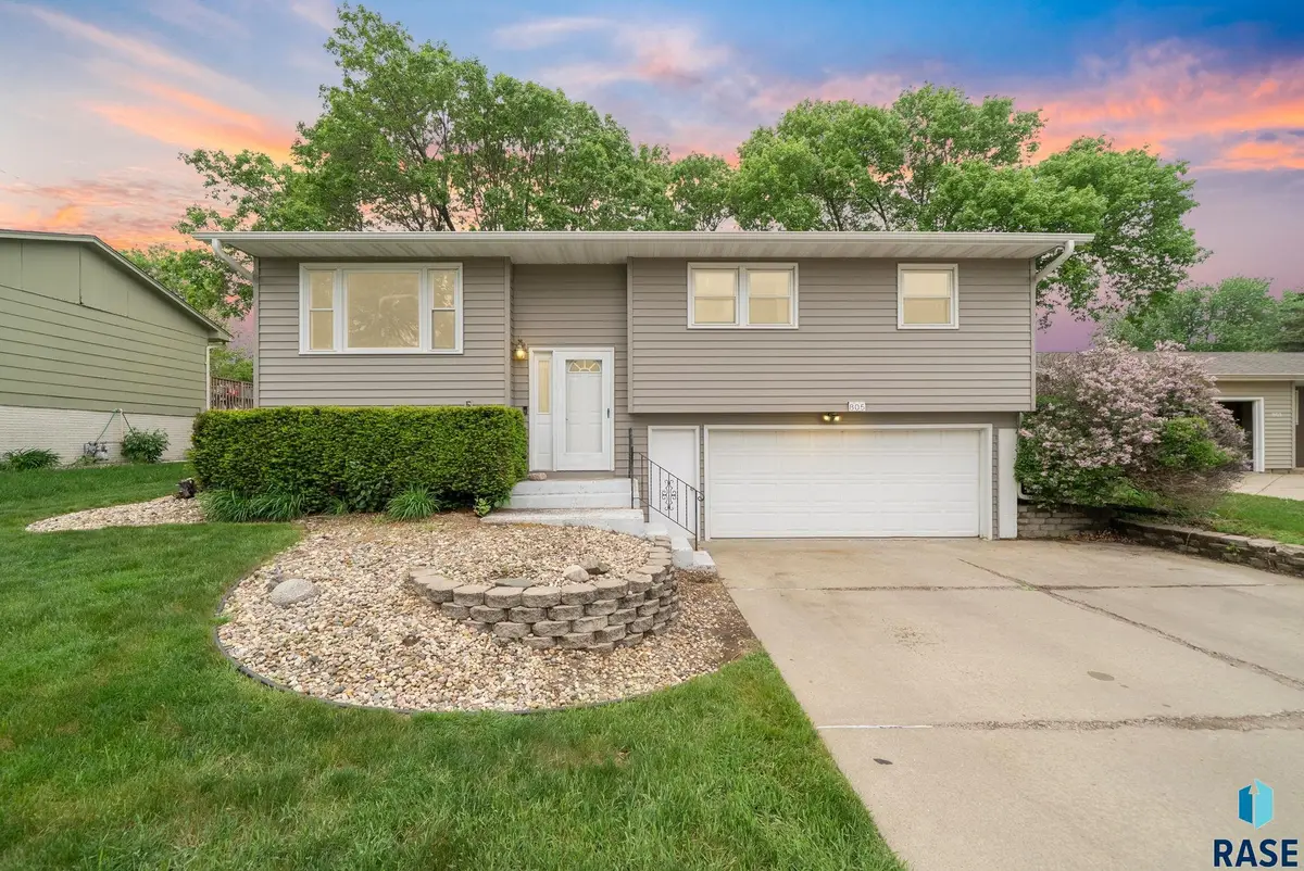 805 S Rohl Dr, Sioux Falls, SD 57103 - #1