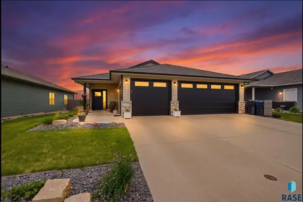 217 Devitt Dr, Harrisburg, SD 57032