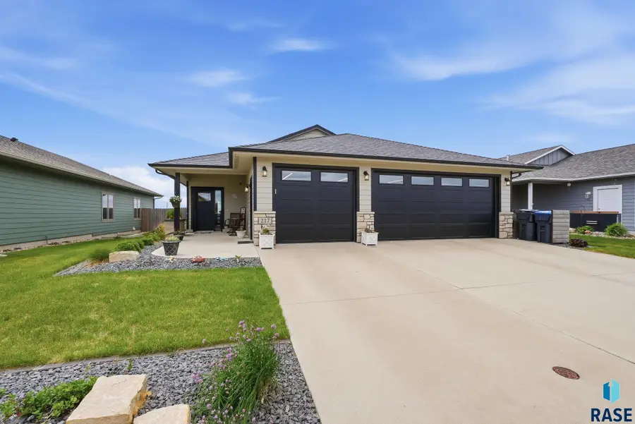 217 Devitt Dr, Harrisburg, SD 57032 - #2