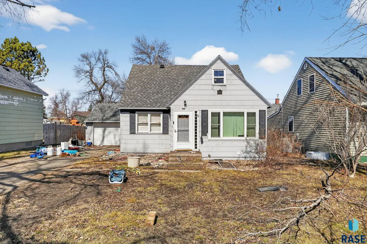 105 6th St W, Clear Lake, SD 57226 - #1