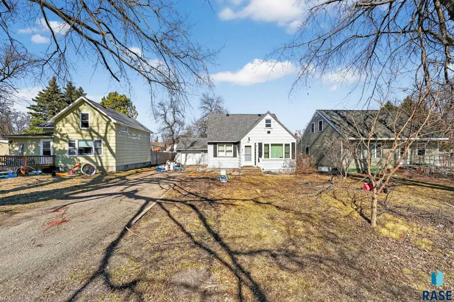 105 6th St W, Clear Lake, SD 57226 - #2